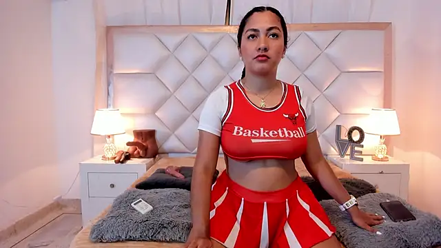 brittany069 online show from November 2025 08:33:02 PM