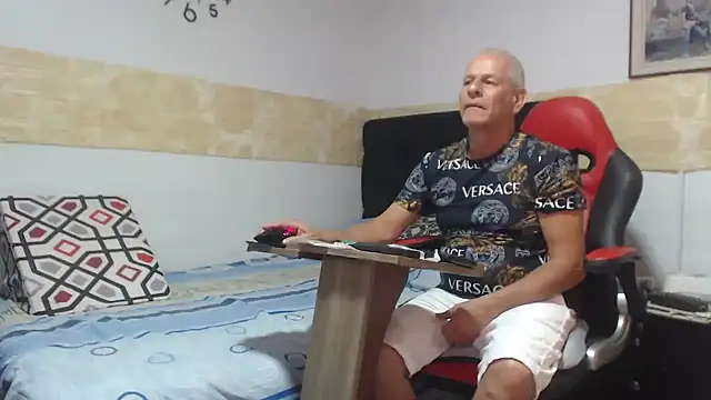 Snapshot of VALENTINO1983_ chatting on September 2025 05:29:01 AM VALENTINO1983 online show from September 2025 05:29:01 AM