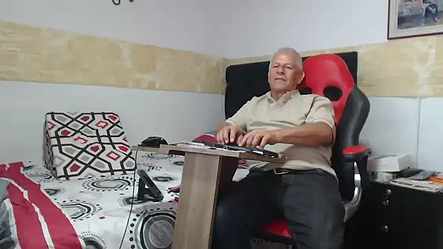 Snapshot of VALENTINO1983_ chatting on September 2025 04:07:01 AM VALENTINO1983 online show from September 2025 04:07:01 AM