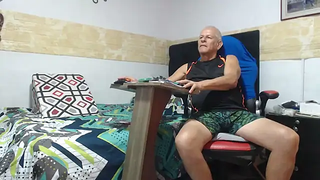 Snapshot of VALENTINO1983_ chatting on November 2025 02:45:01 AM VALENTINO1983 online show from November 2025 02:45:01 AM