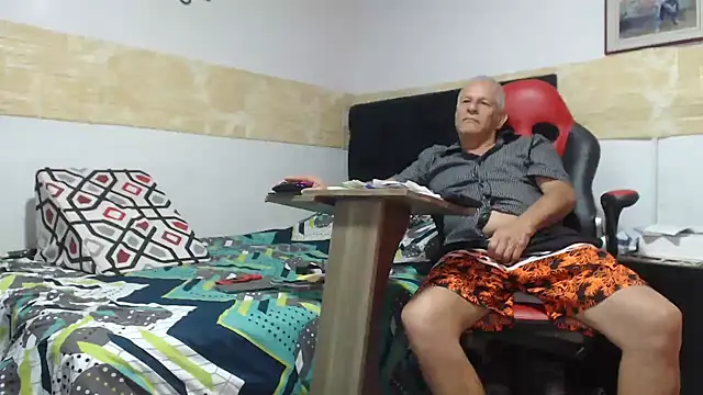 Snapshot of VALENTINO1983_ chatting on November 2025 07:05:02 AM VALENTINO1983 online show from November 2025 07:05:02 AM