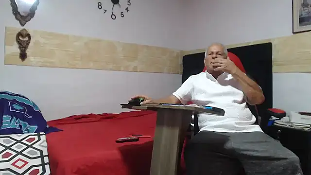 Snapshot of VALENTINO1983_ chatting on February 2026 09:32:02 PM VALENTINO1983 online show from February 2026 09:32:02 PM