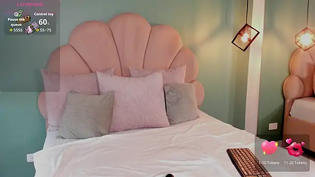 Snapshot of bhritany_brow chatting on October 2025 07:52:01 PM bhritany brow online show from October 2025 07:52:01 PM