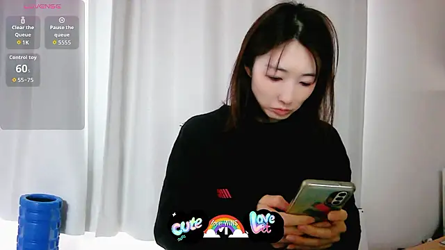 Snapshot of Love_me_Eri_ chatting on January 2026 12:23:02 AM Love me Eri online show from January 2026 12:23:02 AM