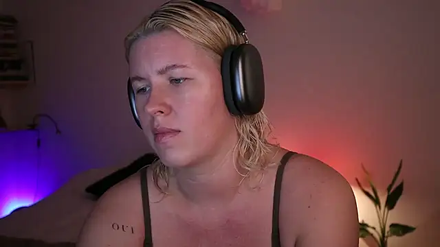 moonamii online show from January 2025 04:30:02 PM