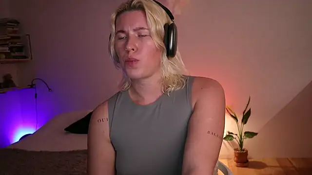 moonamii online show from January 2025 06:24:02 PM