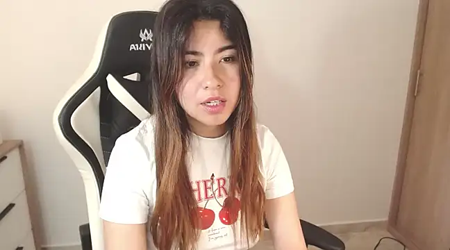 Snapshot of alice_middlee chatting on March 2025 05:46:01 PM alice middlee online show from March 2025 05:46:01 PM