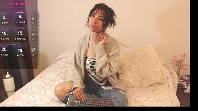 Snapshot of alice_middlee chatting on November 2025 02:50:02 PM alice middlee online show from November 2025 02:50:02 PM