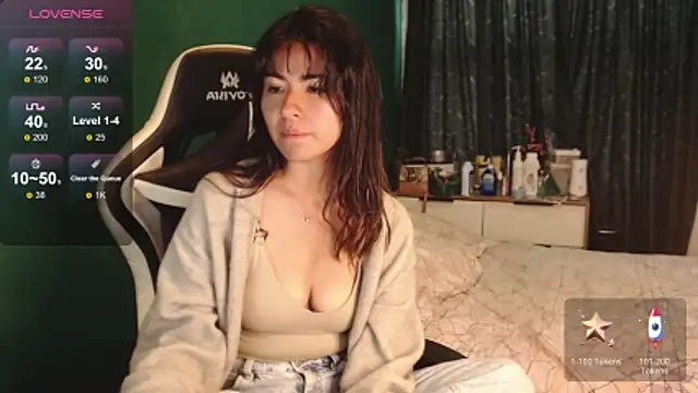 Snapshot of alice_middlee chatting on December 2025 06:15:01 PM alice middlee online show from December 2025 06:15:01 PM