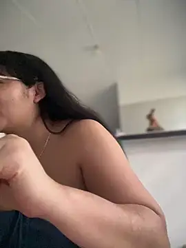 Lia flowers online show from October 2025 10:04:02 PM