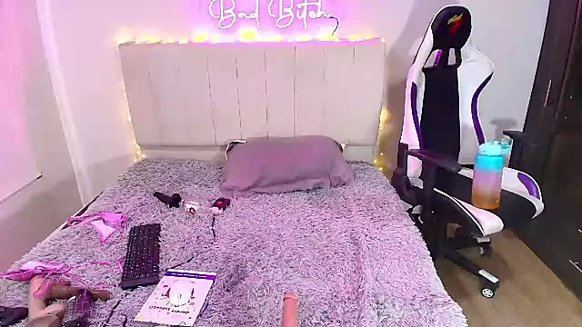 a belladanger online show from December 2024 08:25:02 PM