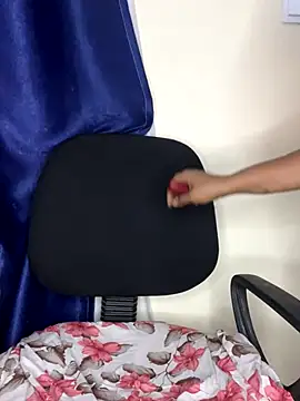 Snapshot of sweetestval chatting on November 2025 06:03:02 AM sweetestval online show from November 2025 06:03:02 AM