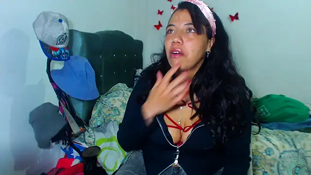 Snapshot of AmaraRoberts420 chatting on November 2025 01:37:02 AM AmaraRoberts420 online show from November 2025 01:37:02 AM