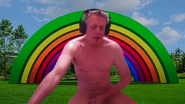 JulioMaximus online show from April 2026 06:10:02 PM