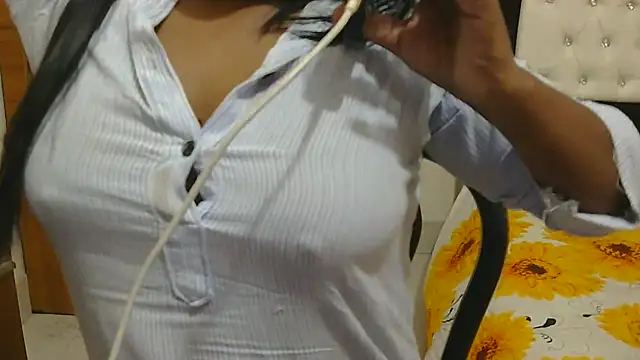 Snapshot of esita_1212 chatting on October 2025 01:00:02 AM esita 1212 online show from October 2025 01:00:02 AM