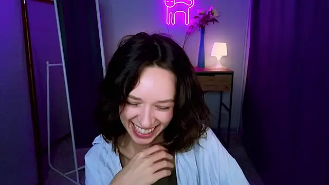 VivianLy  online show from February 2025 03:39:01 PM