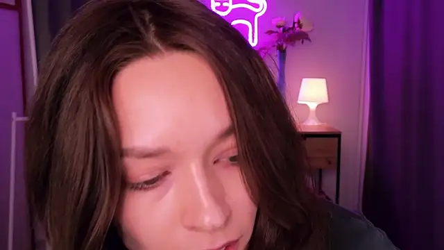 VivianLy  online show from February 2025 12:32:02 PM