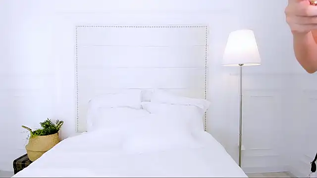 NaomiYuu online show from April 2026 01:53:01 AM