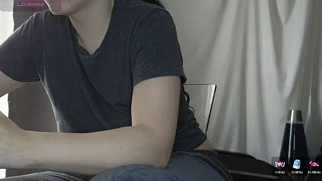 Mia G0ld online show from January 2026 01:27:01 PM