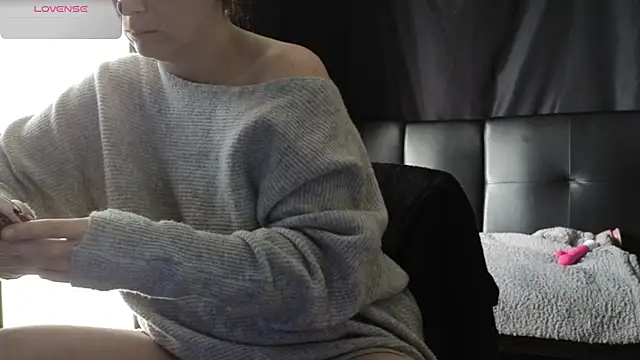 Mia G0ld online show from March 2026 02:23:02 PM