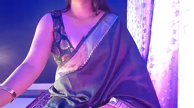 janifer001 online show from December 2024 04:04:01 AM