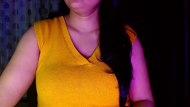 janifer001 online show from January 2026 11:28:01 PM