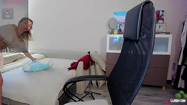 DannaEvan online show from December 2025 03:33:01 AM