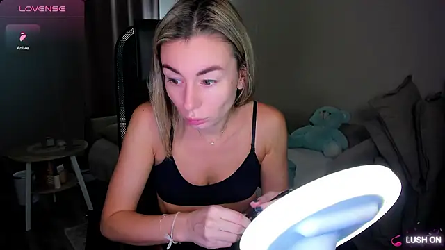 Snapshot of DannaEvan chatting on January 2026 02:28:02 AM DannaEvan online show from January 2026 02:28:02 AM