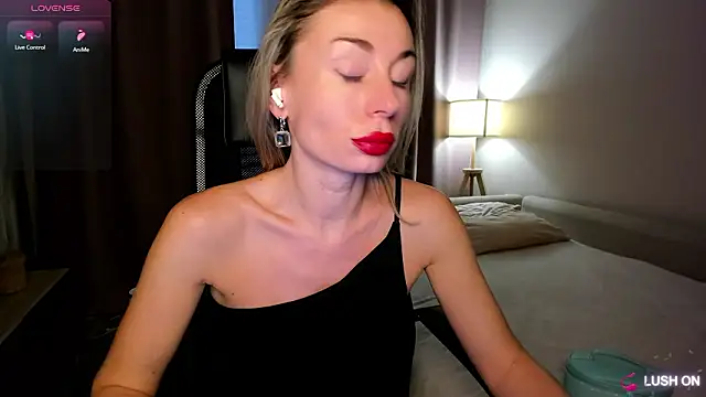 Snapshot of DannaEvan chatting on February 2026 11:40:02 AM DannaEvan online show from February 2026 11:40:02 AM