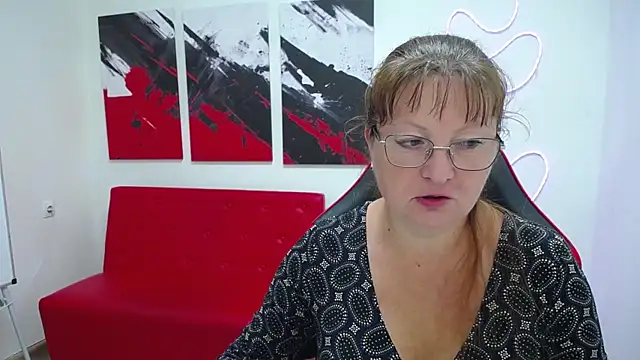 Snapshot of VanessaHotts chatting on July 2026 05:01:01 AM VanessaHotts online show from July 2026 05:01:01 AM