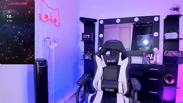 miss kitty online show from December 2024 01:23:01 AM