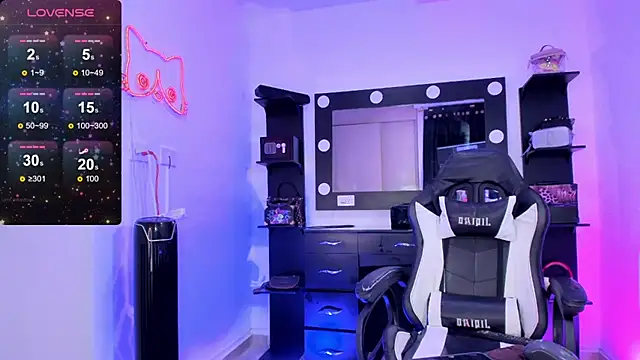 miss kitty online show from February 2025 01:02:01 AM