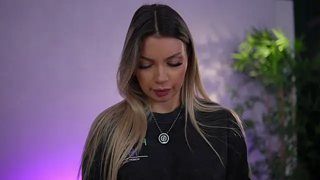 ArtTeasee online show from April 2026 05:29:02 AM