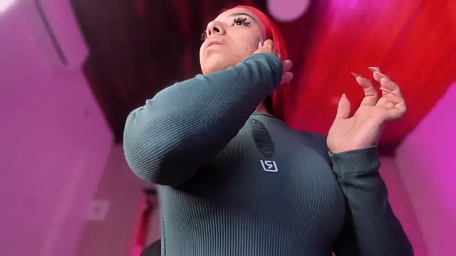 Emmily Savage online show from December 2025 12:02:02 PM