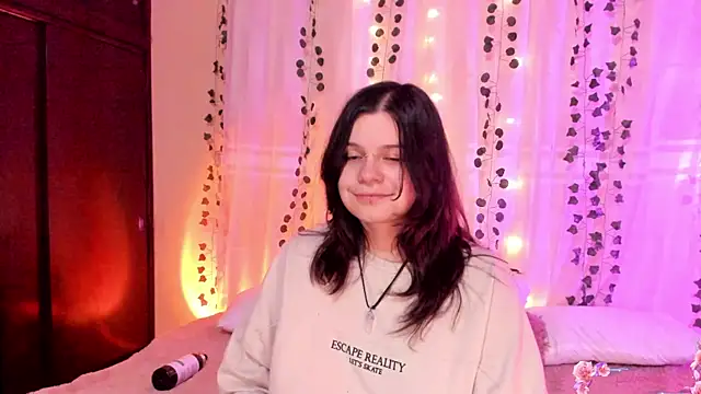 Snapshot of Mey_moon chatting on December 2024 12:19:01 AM Mey moon online show from December 2024 12:19:01 AM