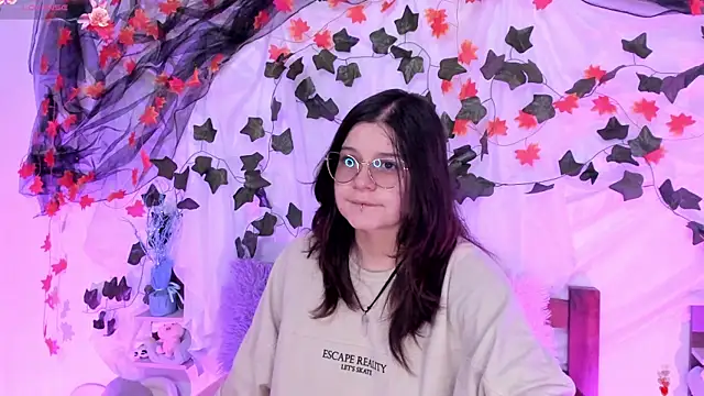 Snapshot of Mey_moon chatting on February 2025 03:41:02 PM Mey moon online show from February 2025 03:41:02 PM