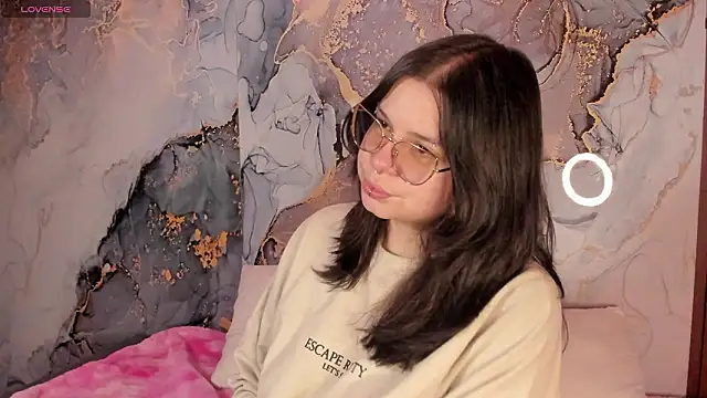 Mey moon online show from March 2026 05:42:01 AM