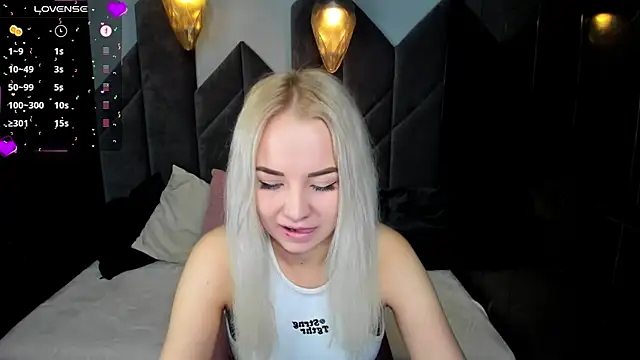 StephanieSweety online show from December 2024 02:05:01 PM