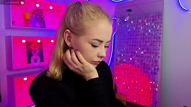 StephanieSweety online show from April 2026 07:07:02 PM