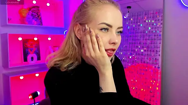 StephanieSweety online show from April 2026 08:09:02 PM