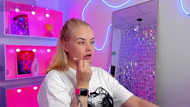 StephanieSweety online show from August 2026 05:32:01 AM