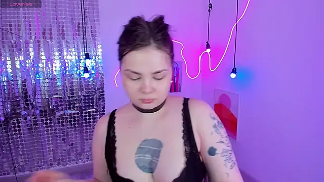 Snapshot of Mayayammy chatting on February 2025 02:02:01 PM Mayayammy online show from February 2025 02:02:01 PM