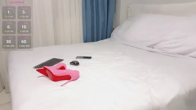 Snapshot of missmiamore chatting on December 2024 08:36:02 PM missmiamore online show from December 2024 08:36:02 PM