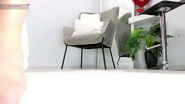 Snapshot of missmiamore chatting on February 2025 07:02:01 PM missmiamore online show from February 2025 07:02:01 PM