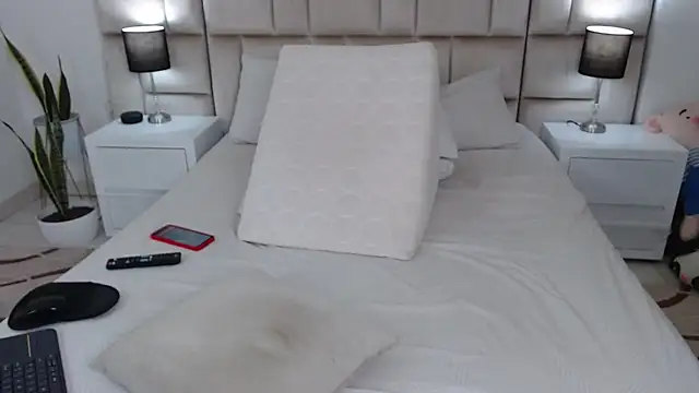 JesicaTaylorxx online show from September 2025 07:26:01 PM