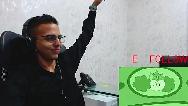 Snapshot of TylerLange chatting on January 2025 01:00:02 AM TylerLange online show from January 2025 01:00:02 AM