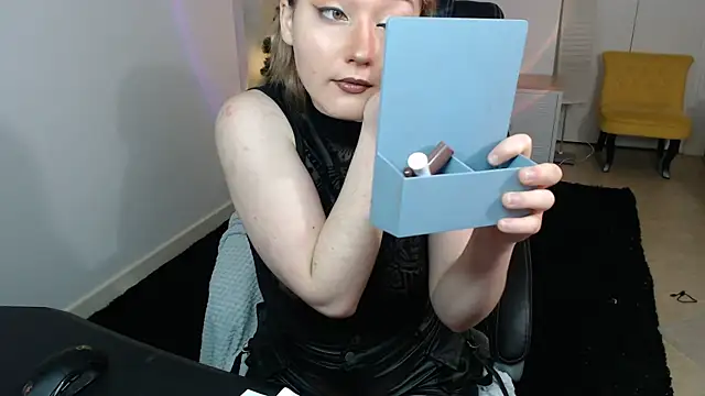 Crystal-dreamt online show from December 2025 10:02:01 AM