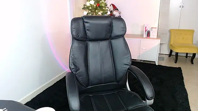 Crystal-dreamt online show from December 2025 01:18:02 PM