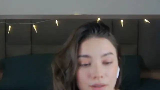 sinthiaroze online show from February 2025 07:35:02 PM