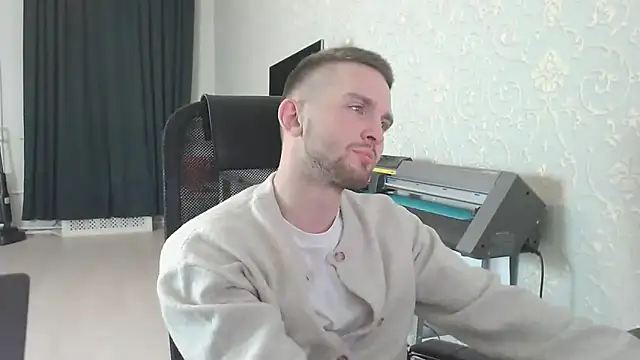 Snapshot of Marselle_Laker chatting on November 2025 10:29:02 PM Marselle Laker online show from November 2025 10:29:02 PM